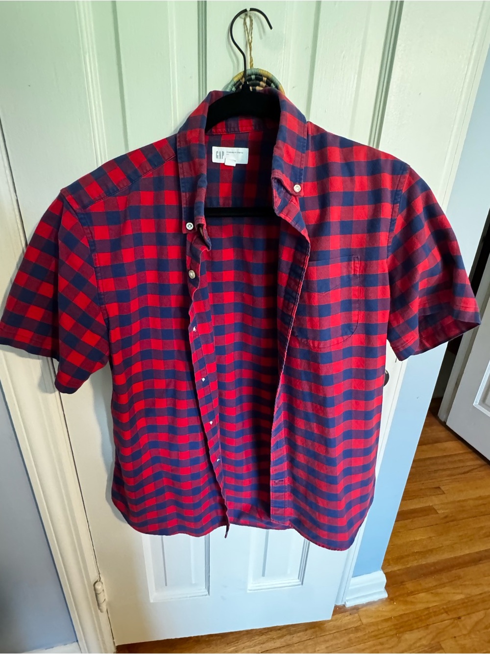 Gap men’s Medium short sleeve button up shirt